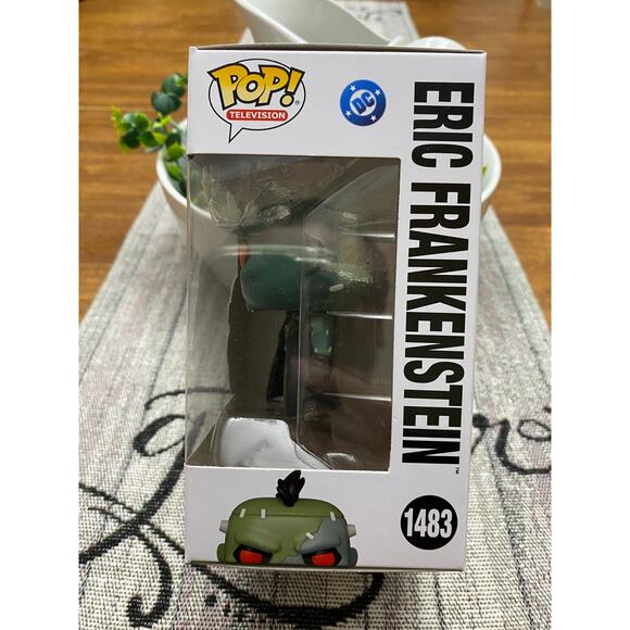 Funko Pop Television:  DC Creature Commandos - Eric Frankenstein - Picture 2 of 6